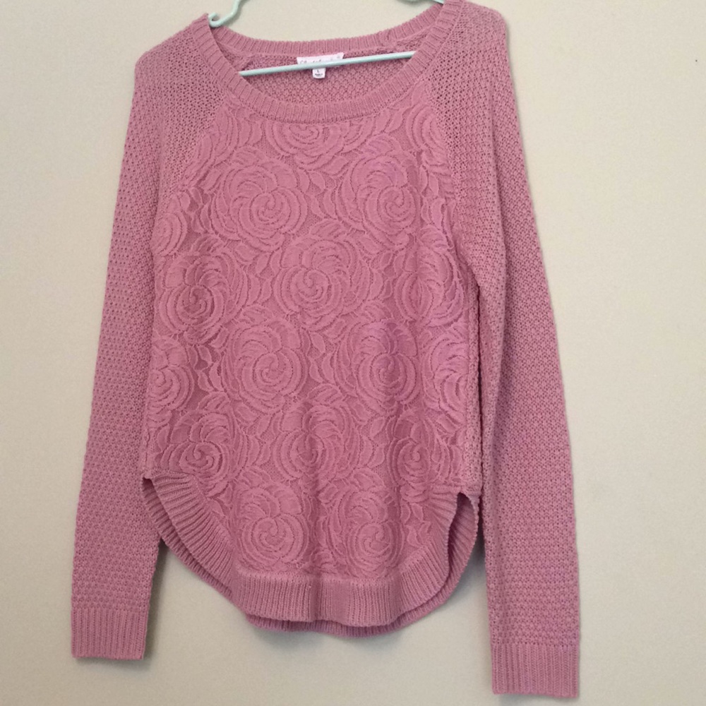 Thick pink sweater with rose pattern